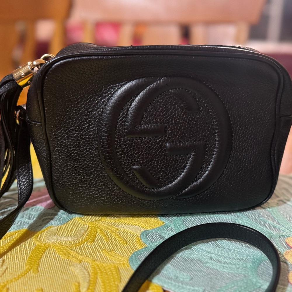 Gucci Black Textured Leather Crossbody Disco  Bag with Embossed Logo